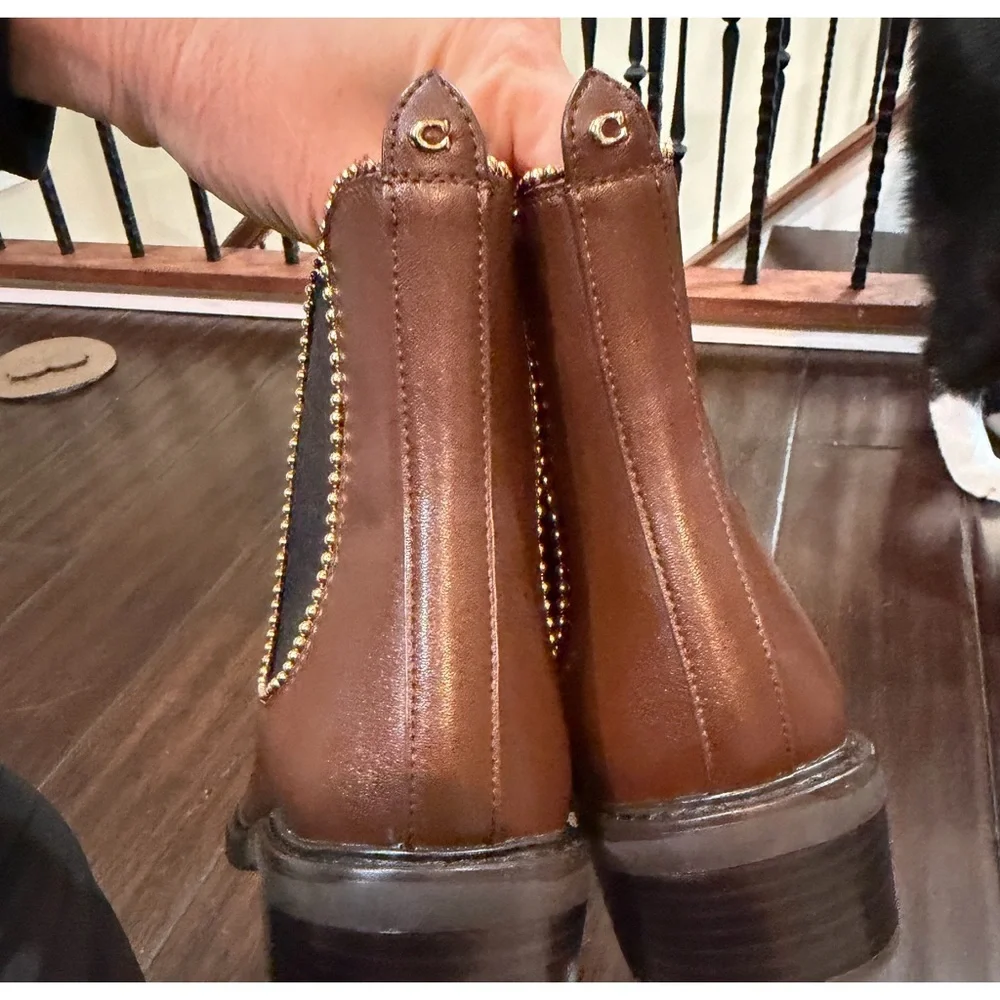 Coach Bowery leather Chelsea boots featuring a beaded chain 7.5 NEW w/o box - Picture 7 of 11